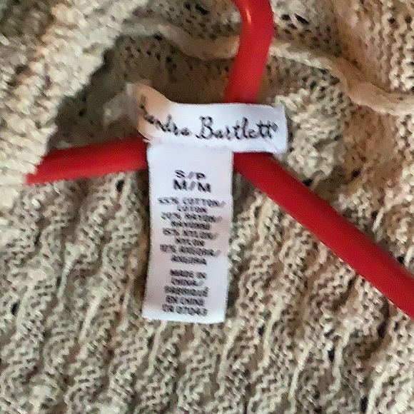 Shawl like sweater - Picture 4 of 5